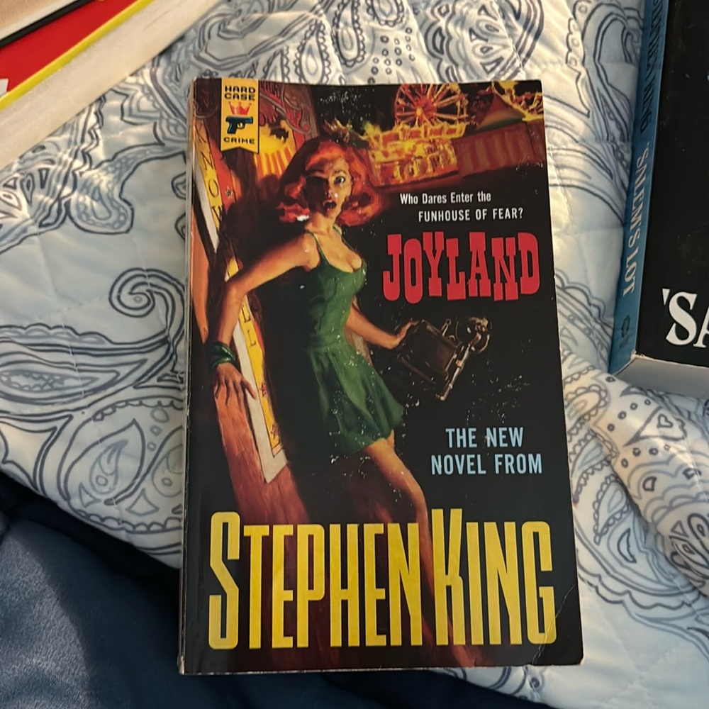 Joyland by Stephen King paperback novel